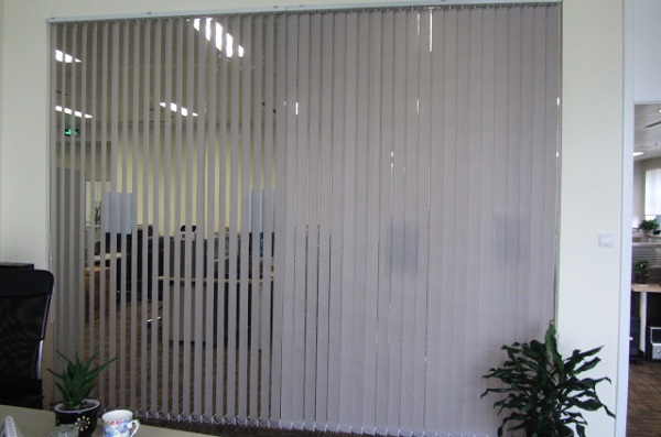 垂直帘属于什么风格,垂直帘和纱帘哪个更实用