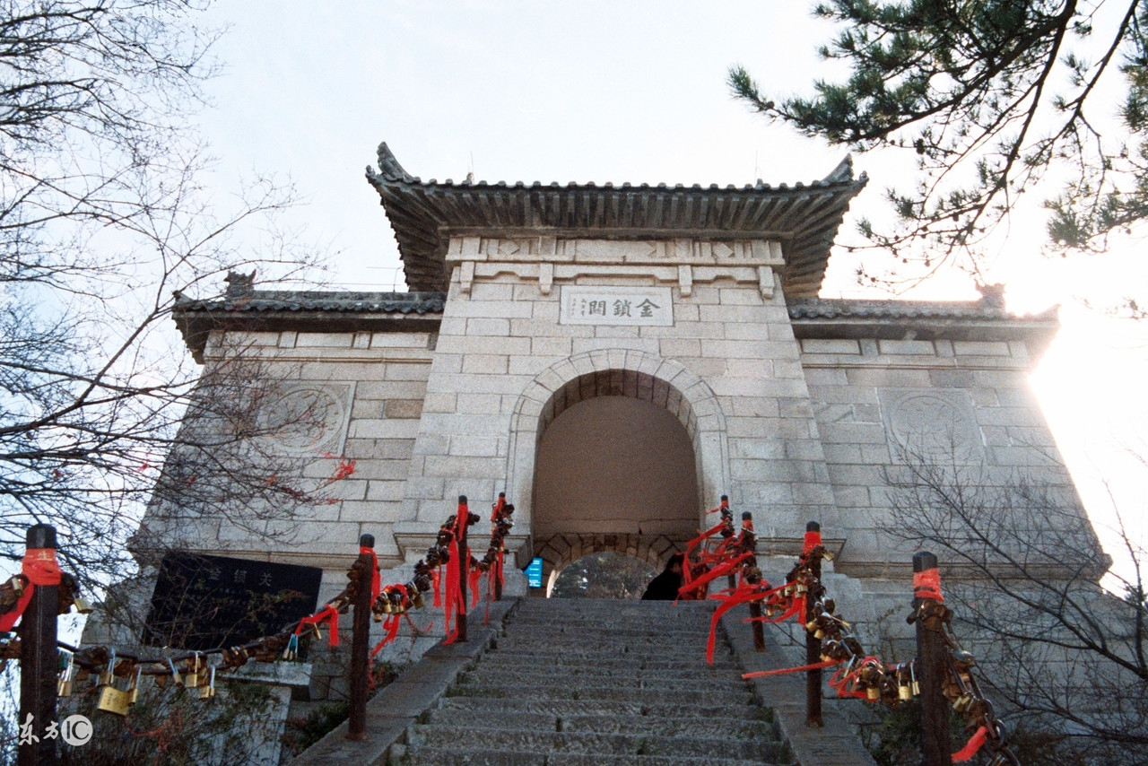 西岳华山旅游登山路线图,徒步爬西岳华山共多少台阶