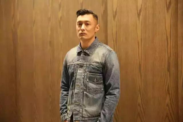 supreme lv联名的红色帽衫照片 (nike lv supreme三方联名)