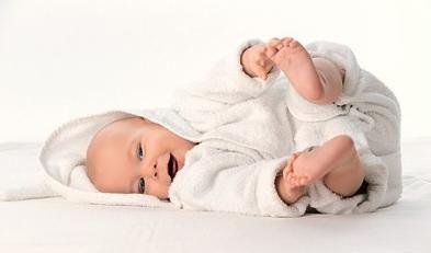 如何教拉布拉多快速学会翻身,宝宝学会翻身后不会低头