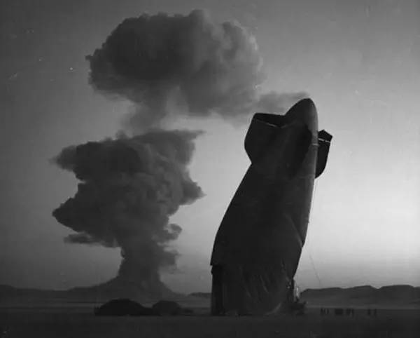 红警闪电风暴图,红警闪电风暴能杀死飞行兵吗