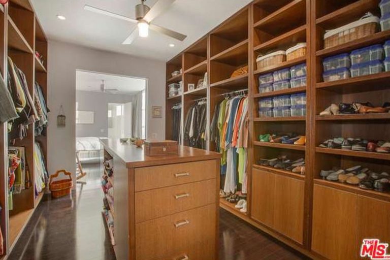 权游铁粉们听好了！“龙母”又多一个称号：中国明清家具爱好者