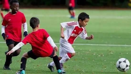 张玉宁荷甲高光时刻梅开二度,张玉宁为什么不踢世预赛