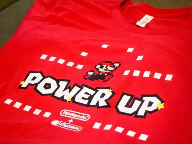 超级玛丽溜进了咖啡馆，扬言不服来战！