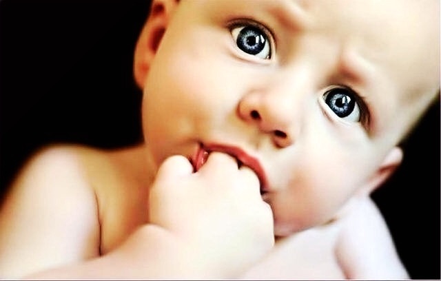 婴幼儿吸吮手指怎么办,如何戒掉宝宝吸吮手指的习惯