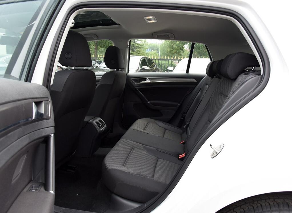 2016款高尔夫自动舒适型用车感受，双离合变速顿挫感是硬伤