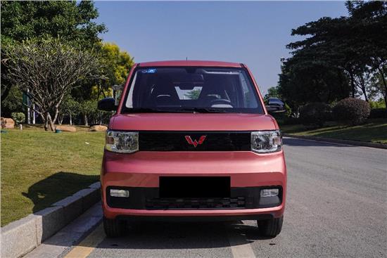 qq冰淇淋与宏光miniev销量对比,宏光miniev哪一款最值得买