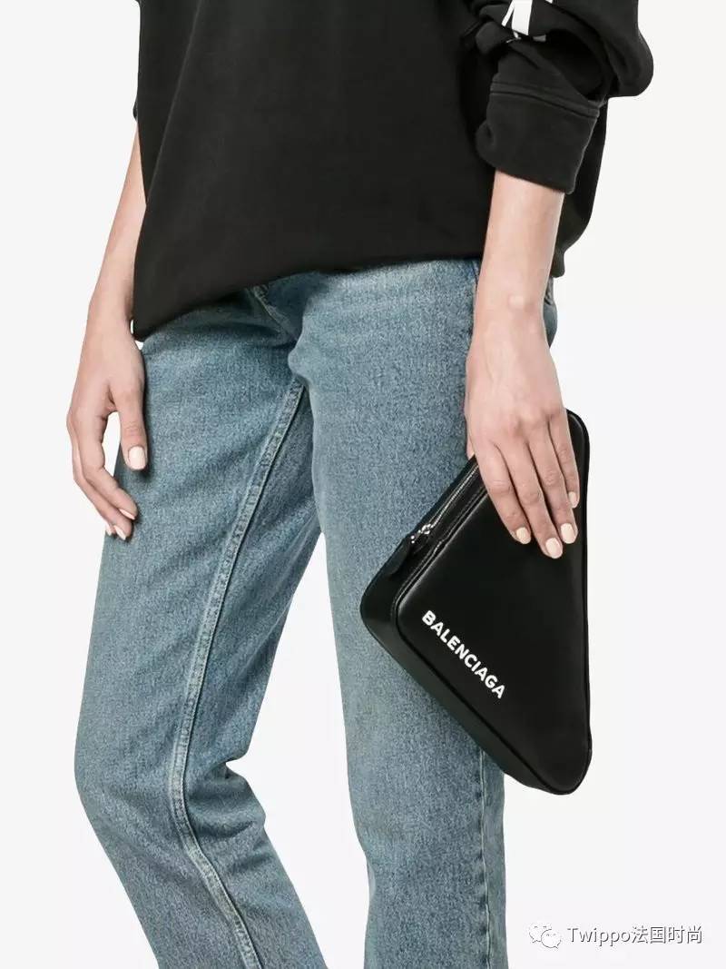 现在还流行挎肩包吗,现在流行手提包还是链条包