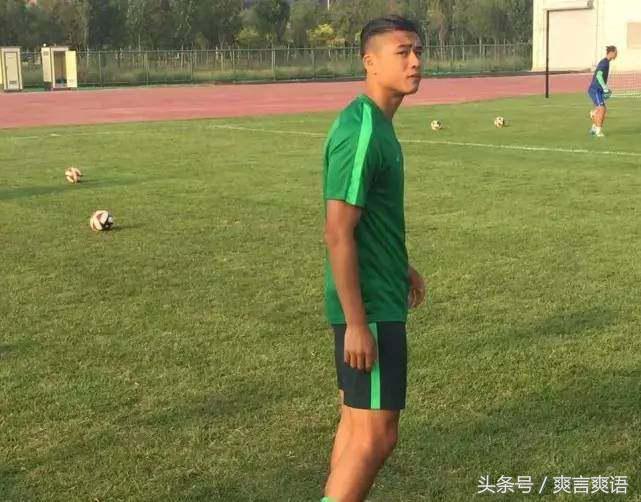 中国vs卡塔尔张玉宁,国足战新加坡张玉宁在干什么