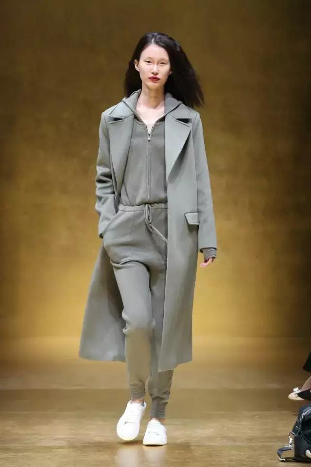 刘雯同款鞋子是什么牌子,刘雯最火的一双鞋