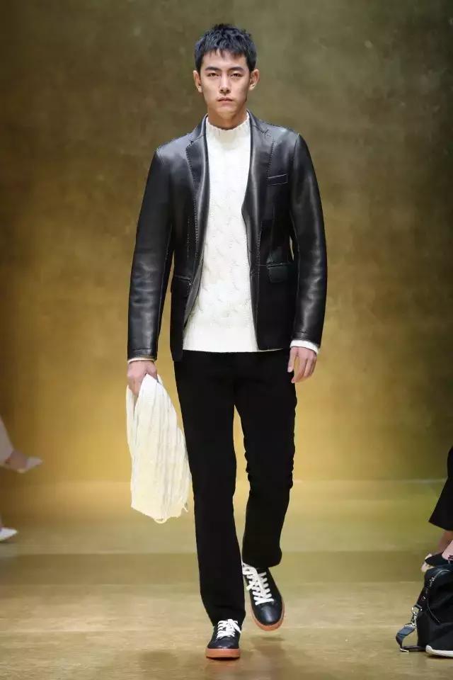 刘雯同款鞋子是什么牌子,刘雯最火的一双鞋