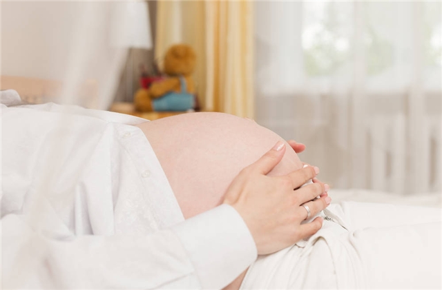 怀孕生孩子难产疼得要死,孕妇自己生孩子难产分娩疼痛难忍