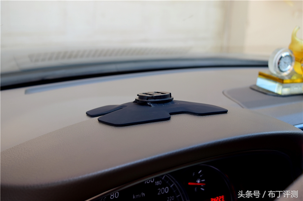 宝马hud升级全过程,让汽车变得更智能