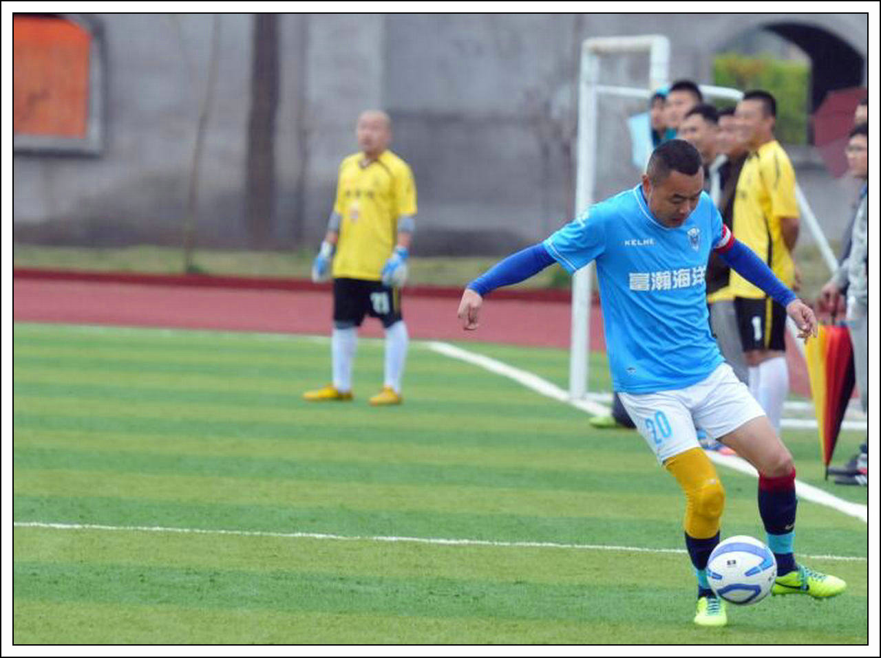 绿茵上追梦,绿茵场上的追梦人