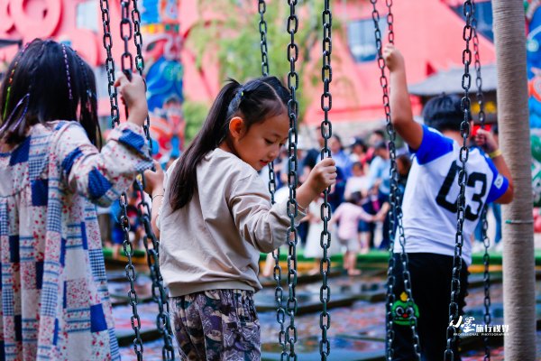 历史底蕴与现代繁华在此交融,历史与现代并存的城市