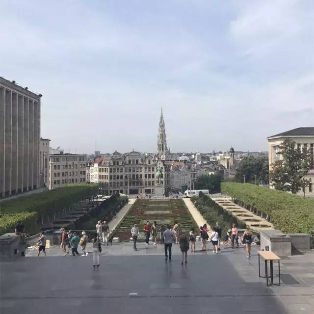 学姐学长的朋友圈,飞过一整个世界