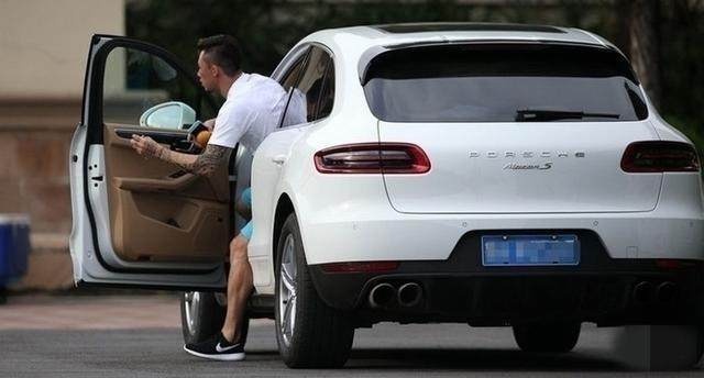 国足座驾比成绩还亮眼,国足球星座驾