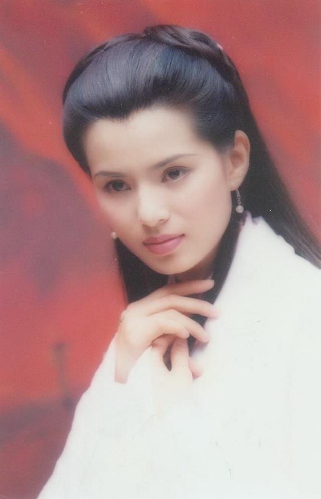 女人眼窝深显老怎么办，如何挽救重塑闪亮美眸？