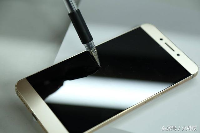 苹果贴全面屏膜还是半屏膜好,全面屏手机贴什么膜好