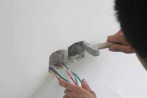 墙上长方形插座松动,墙上插头和插座松动怎么固定