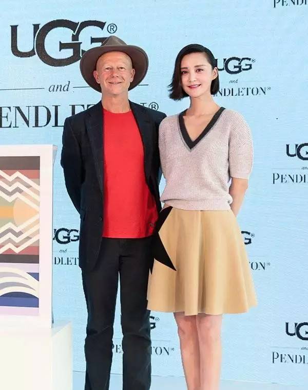 看“二姐”张歆艺如何俘获男神，幸福甜蜜狂“虐狗”