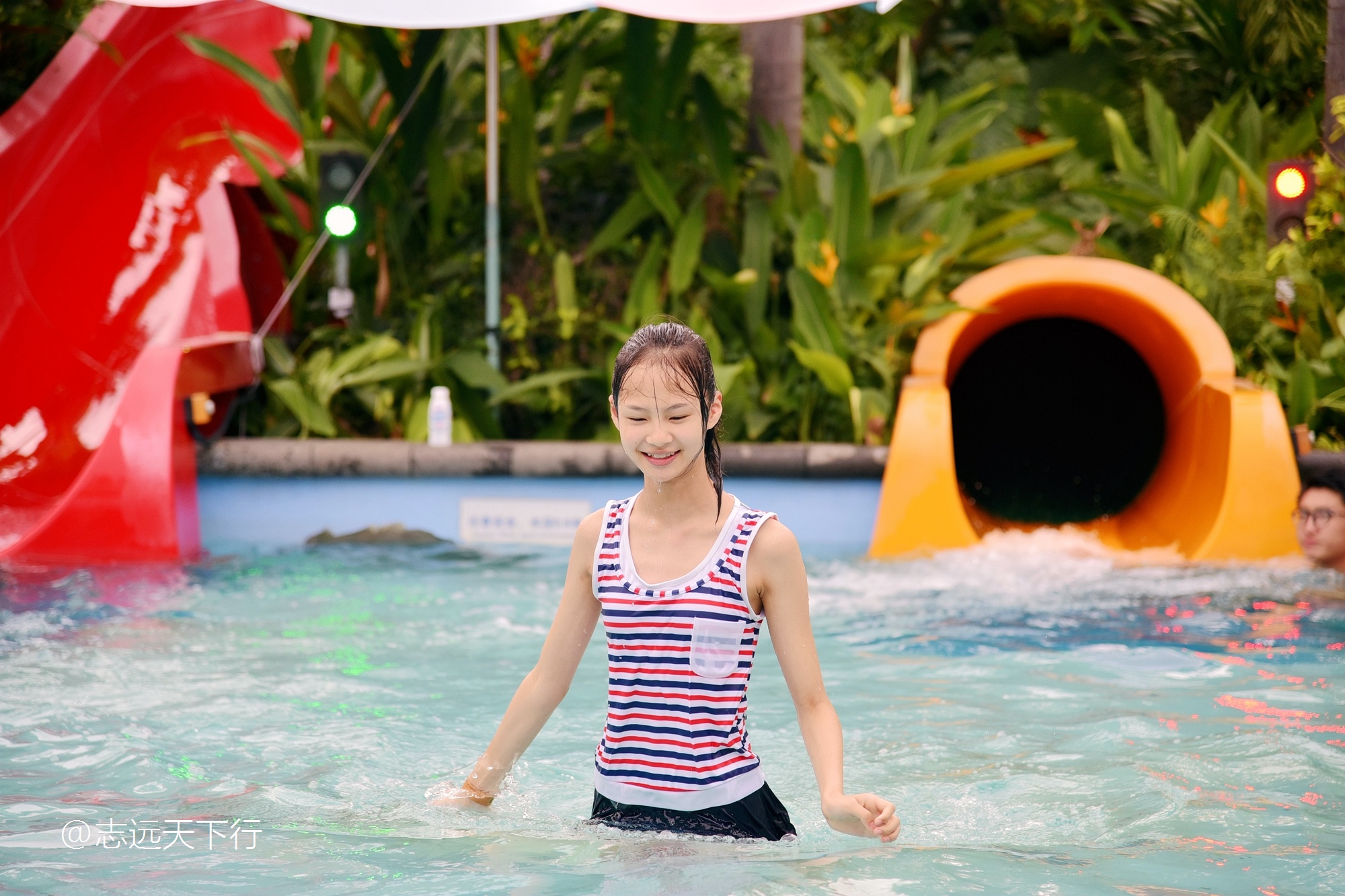 最美的女童海南,最美的小女生去游乐场玩