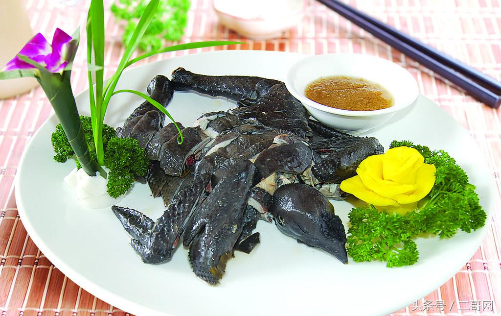 秋季乌鸡炖汤放什么材料最好,立冬进补乌鸡的正确方法