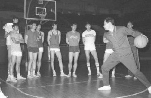 中国体育四大故事女排大逆转,女排最后一局15比12为什么赢了