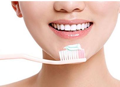 为啥你的牙齿永远刷不白,一招解决牙齿不白