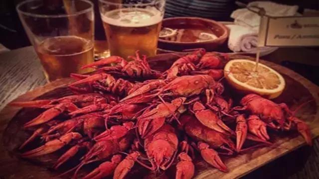小龙虾的种类及吃法,如何吃小龙虾的方法和图解