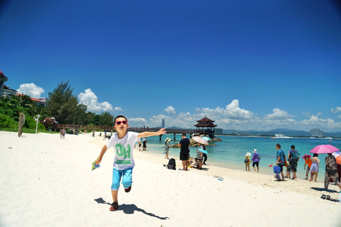 带着宝贝去旅行，遇见三亚遇见海