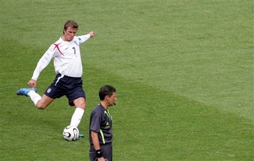 中国足球十佳任意球,中国最强十大足球球员是谁