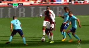 十人兵工厂三球完胜！打脸型前锋再现两球一助攻为温格续命！