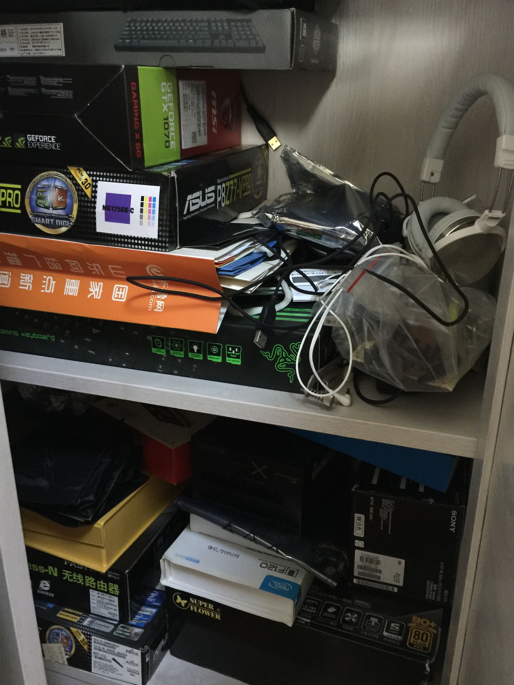 满满一柜子！晒晒那些年我败过的硬件