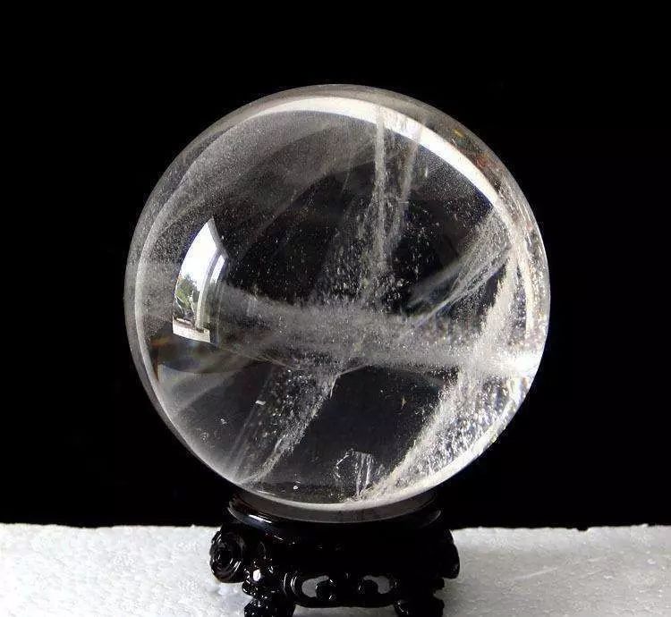 晶莹剔透的水晶宝石,晶莹剔透白水晶