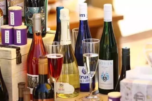 soho西区广告牌 (建外soho西区广告牌)