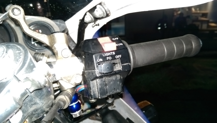 试驾89款雅马哈TZR250二冲程运动摩托车