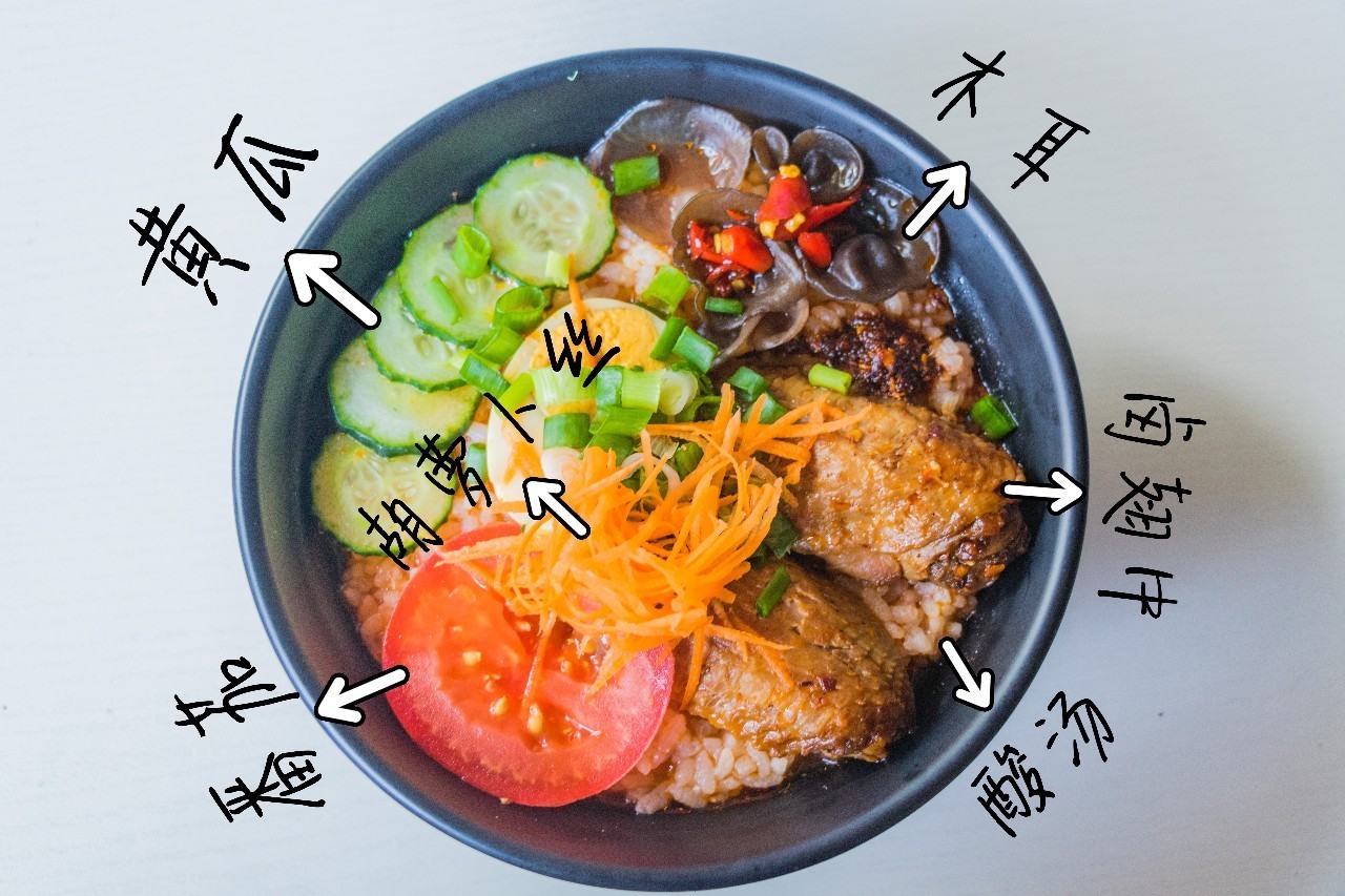 不到10㎡的店，一年卖100000+碗，下雨都要甩的米线竟来自泰国！