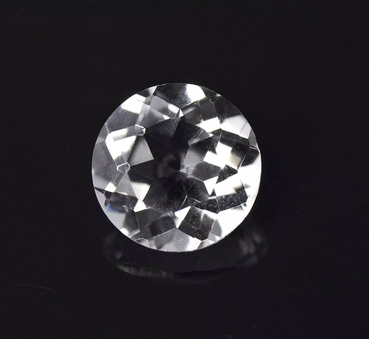 晶莹剔透的水晶宝石,晶莹剔透白水晶