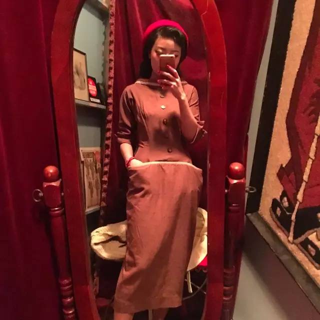 一个定期拉着3个空箱子去全世界淘别人眼中“破烂”的古着达人！