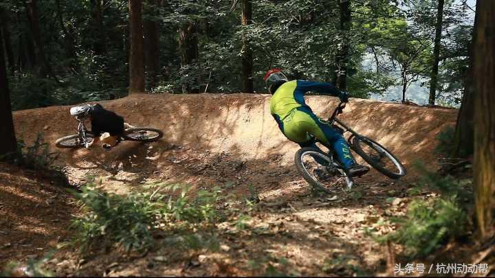 杭州足球公园有哪些,杭州西湖相当于几个球场