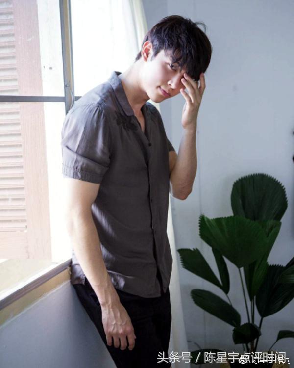 泰国时尚圈新晋宠儿神哥GxxodItthipat轻松驾驭百变造型