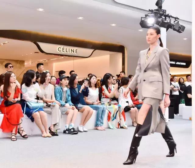 关晓彤名牌鞋,关晓彤的鞋子有多贵