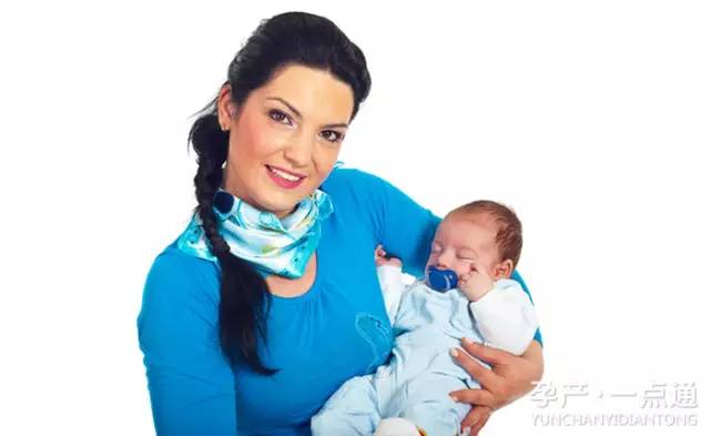 月子里让家里人照顾还是请月嫂,月子请月嫂照顾