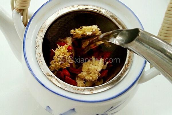 枸杞泡水营养成分都能泡出吗,枸杞泡水后还有营养吗