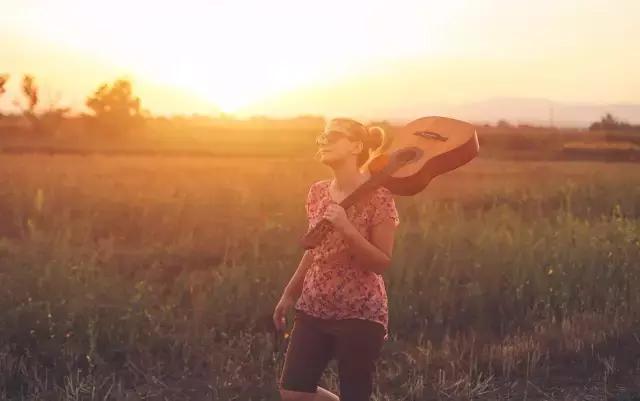 练吉他要多久才能学会,想学吉他但歌唱得不好