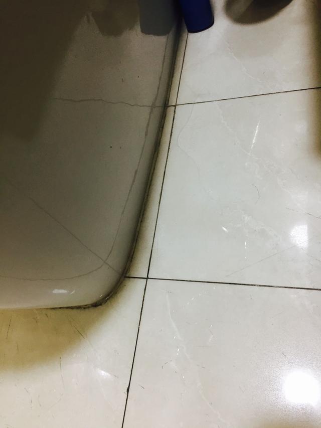 卫生间玻璃胶怎么处理,卫生间用了玻璃胶怎么清理