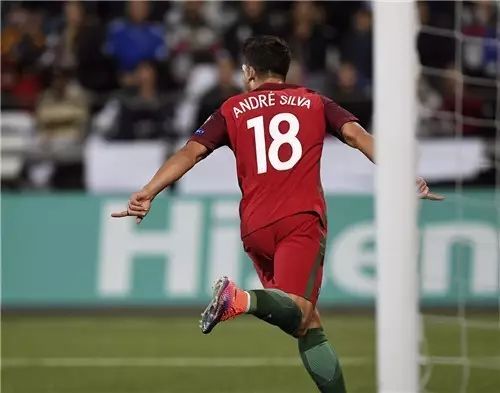 米兰最后一个9号因扎吉,因扎吉在意大利多少号