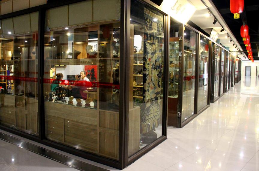 买了古玩就去找人鉴定,买古玩发现赝品