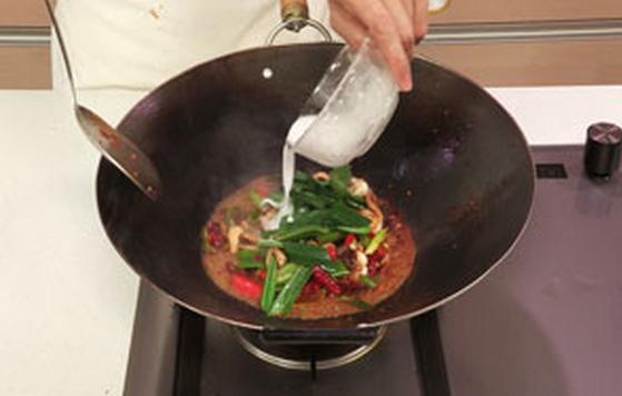 脆爽墨鱼仔的做法,墨鱼仔怎么做不辣又好吃